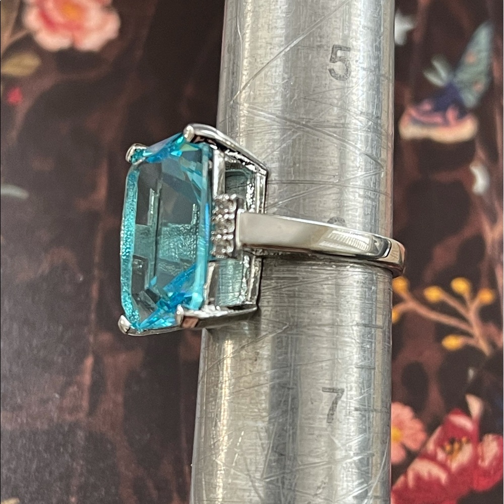 Solid sterling silver blue stone size 6 ring - Picture 8 of 8